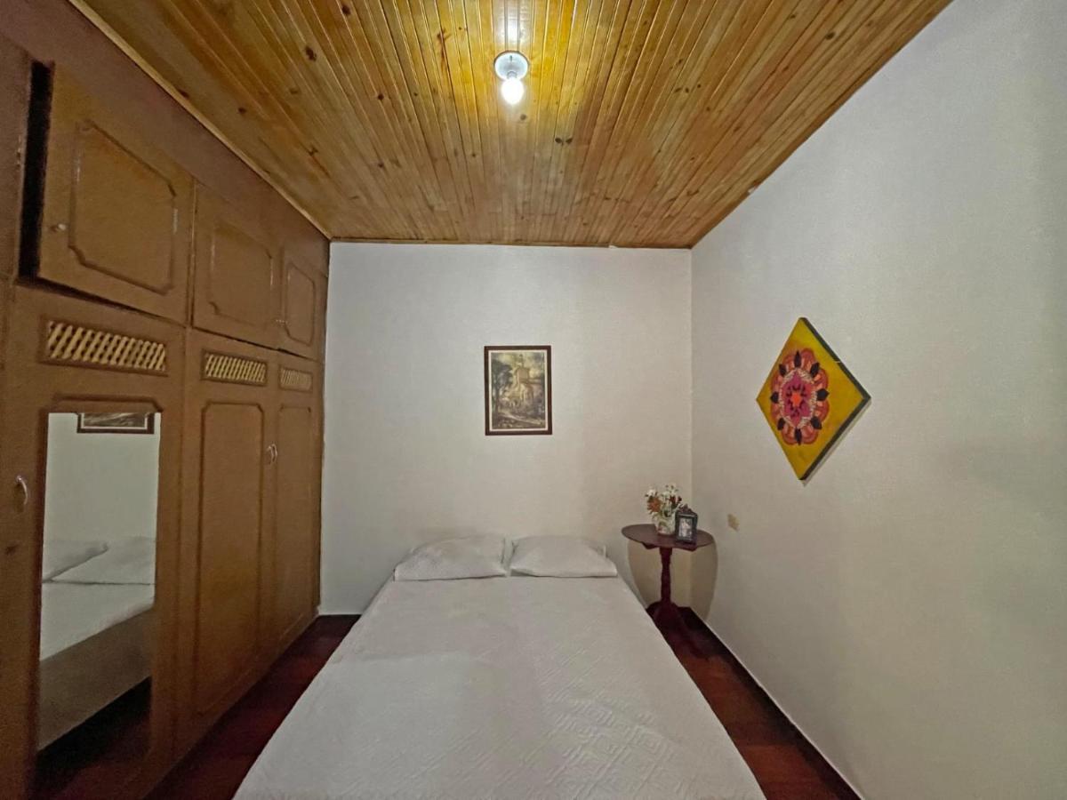 Casa Madre Tierra Src Bed & Breakfast Санта Роса де Кабал Екстериор снимка